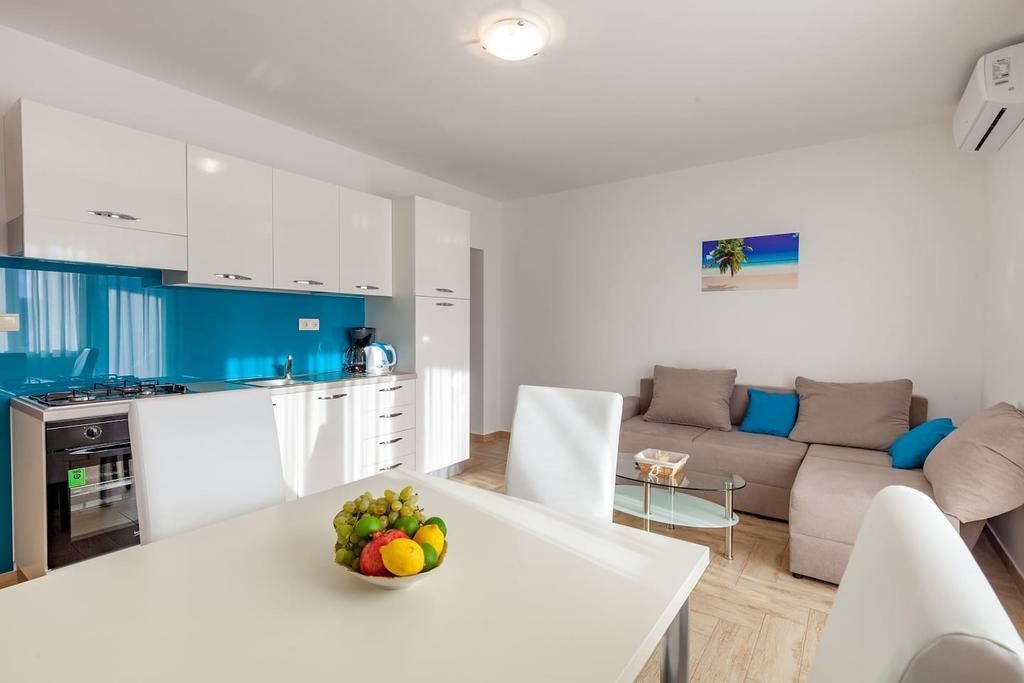 Apartmani Sanja Suta โปดสตรานา ภายนอก รูปภาพ