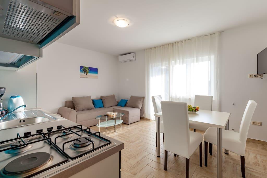 Apartmani Sanja Suta โปดสตรานา ภายนอก รูปภาพ