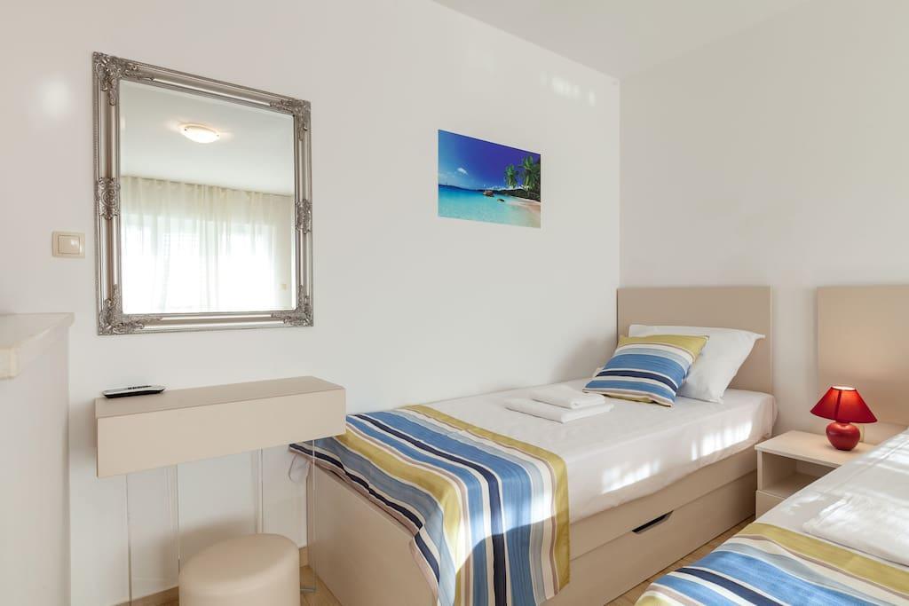 Apartmani Sanja Suta โปดสตรานา ภายนอก รูปภาพ