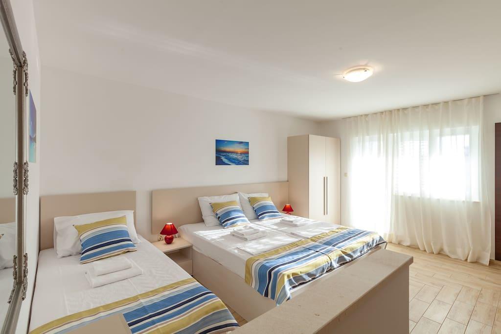 Apartmani Sanja Suta โปดสตรานา ภายนอก รูปภาพ