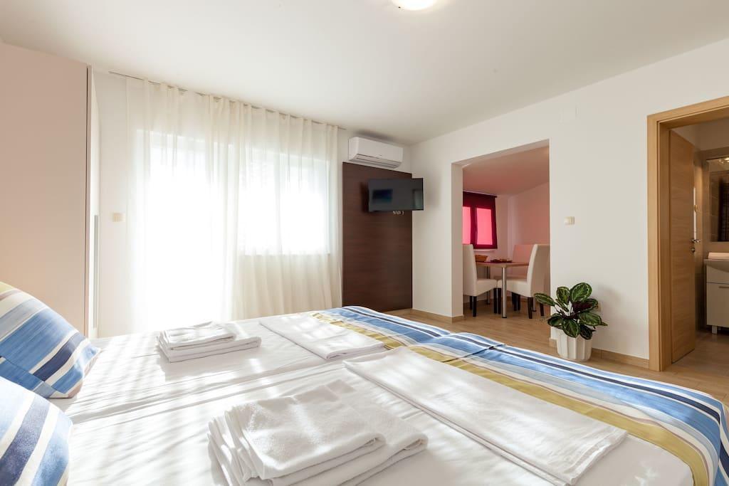 Apartmani Sanja Suta โปดสตรานา ภายนอก รูปภาพ