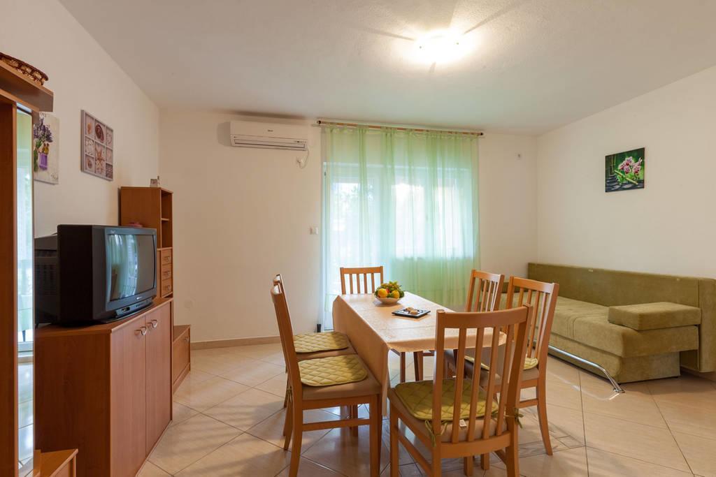 Apartmani Sanja Suta โปดสตรานา ภายนอก รูปภาพ